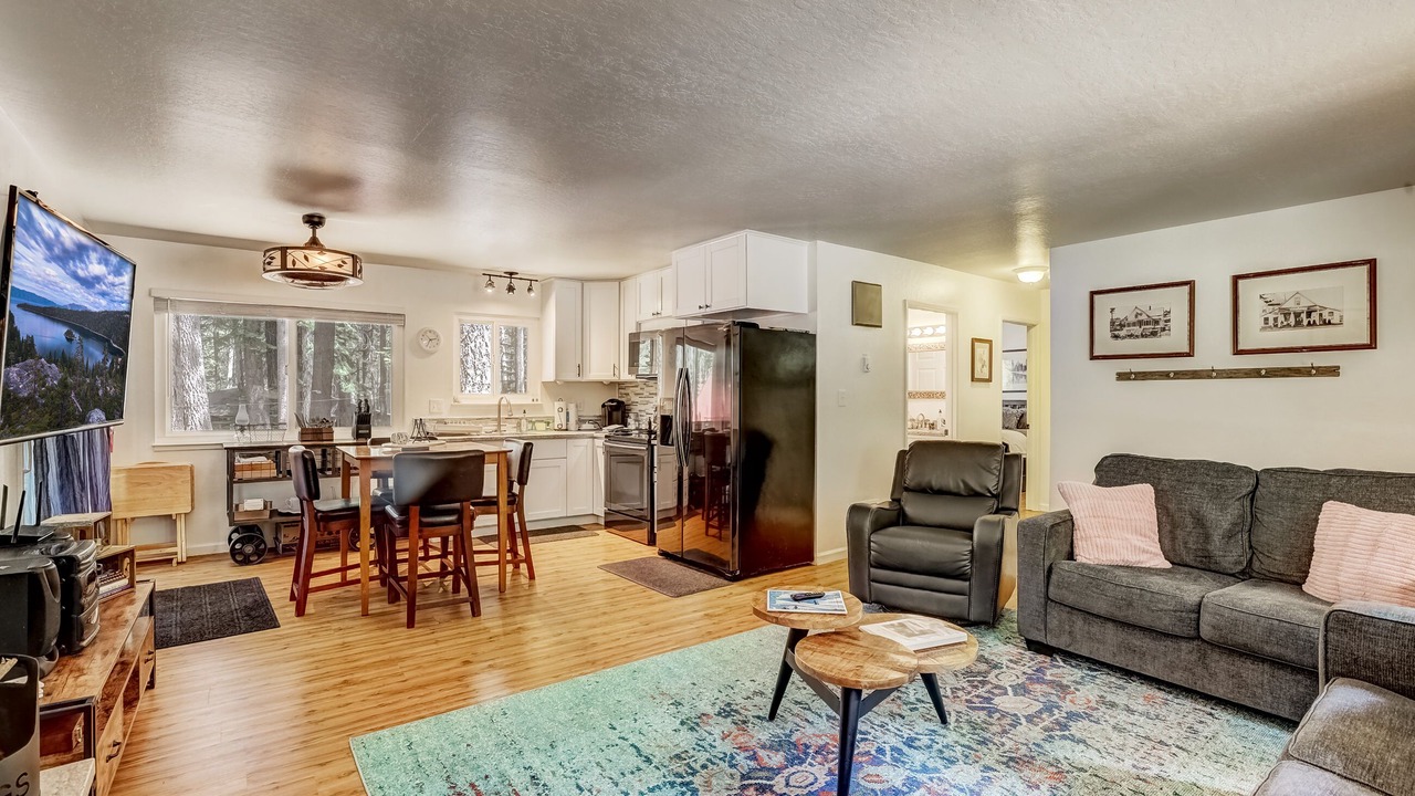 Photo of Livingroom in North Upper Truckee