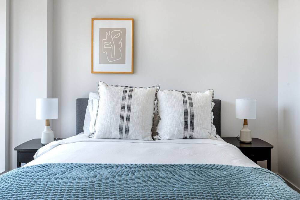 Photo of Bedroom in Downtown Oakland
