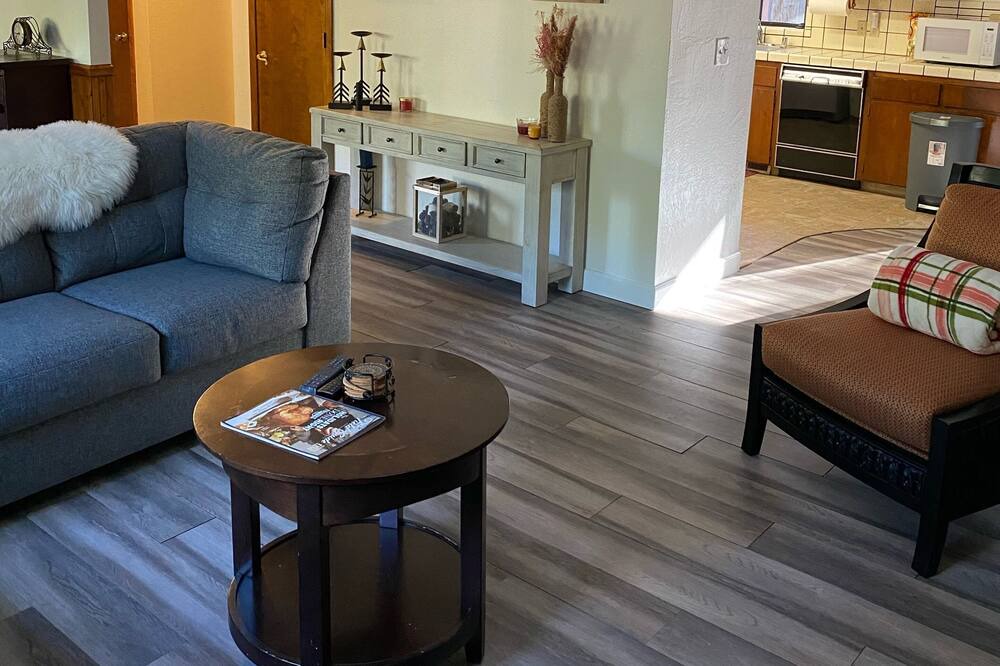 Photo of Livingroom in Apple Hill