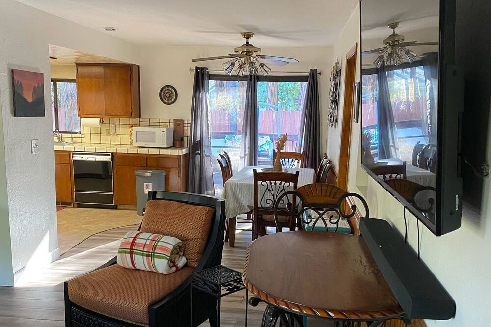 Photo of Livingroom in Apple Hill