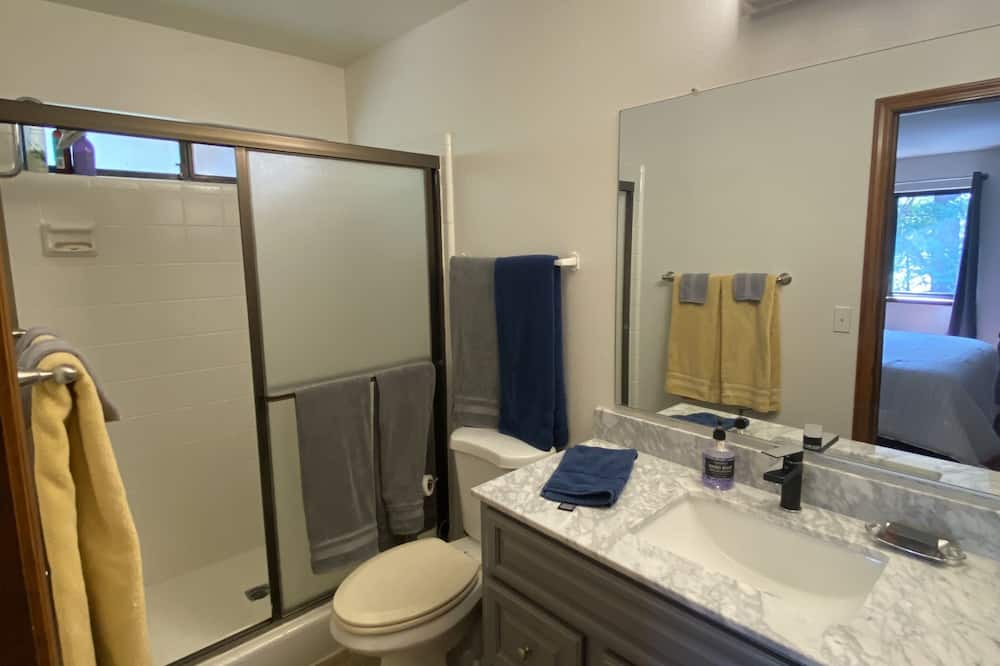 Photo of Bathroom in Apple Hill