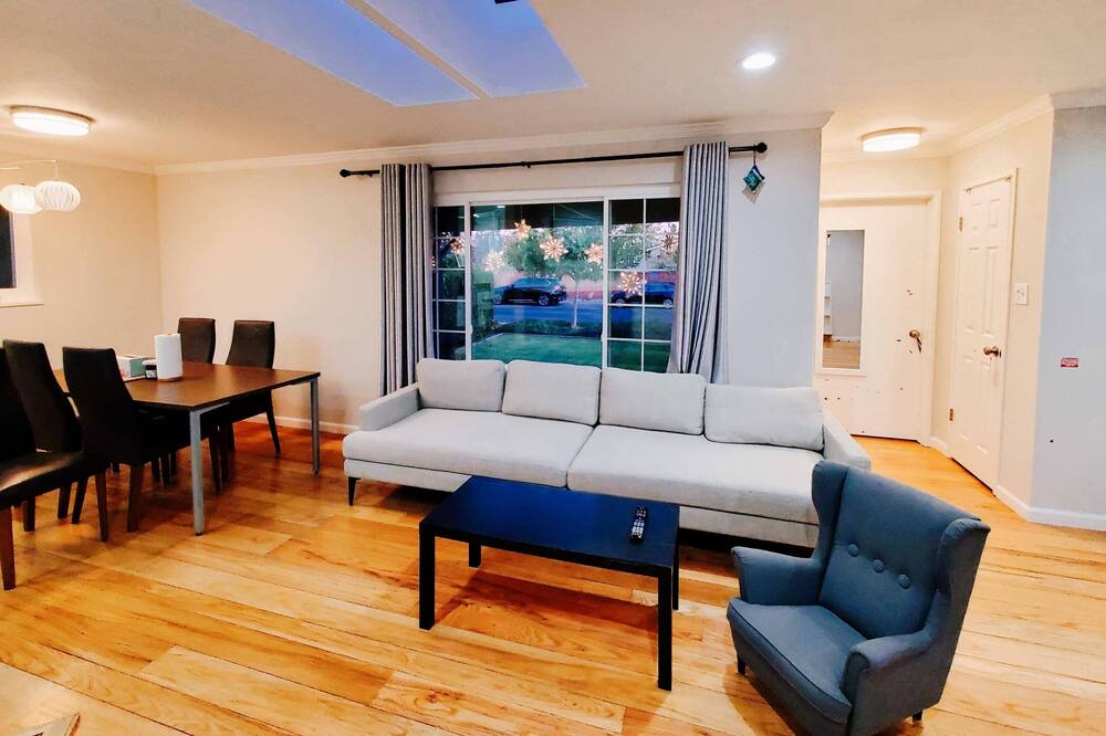 Photo of Livingroom in East San Mateo