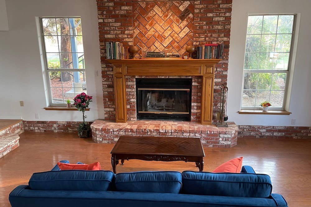 Photo of Livingroom in Bakersfield