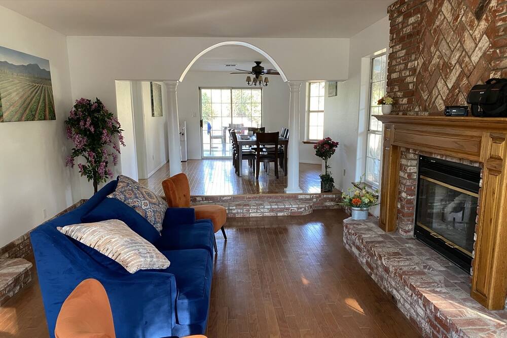 Photo of Livingroom in Bakersfield