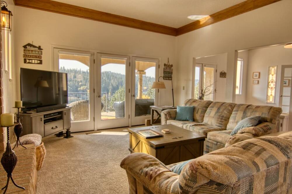 Photo of Bedroom in Groveland