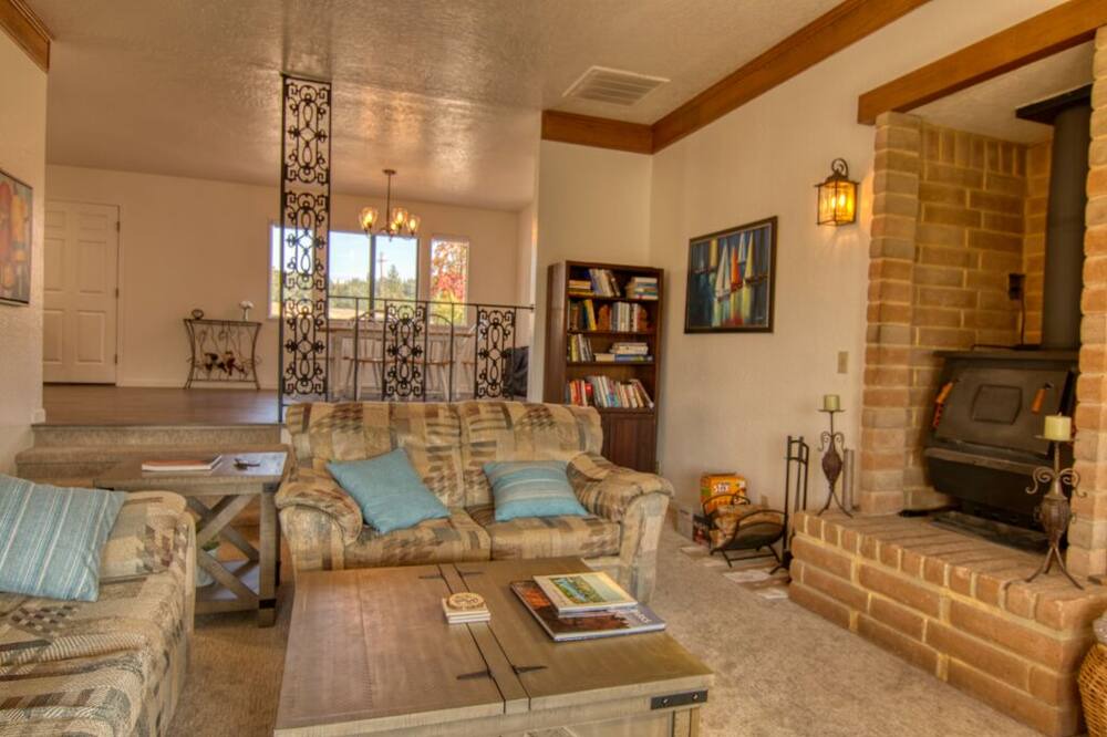 Photo of Livingroom in Groveland