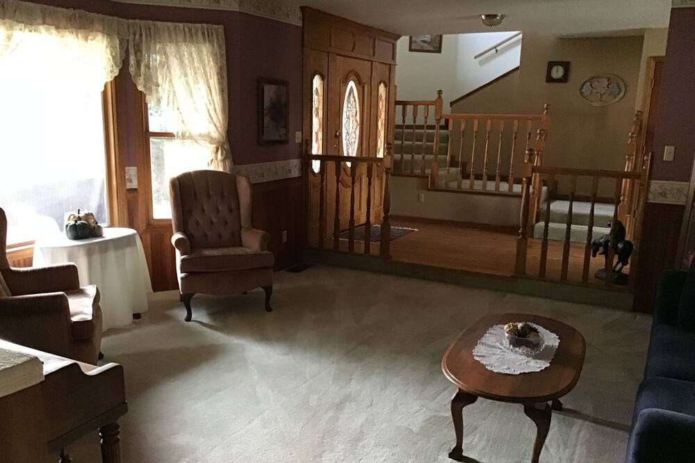Photo of Livingroom in Knights Ferry