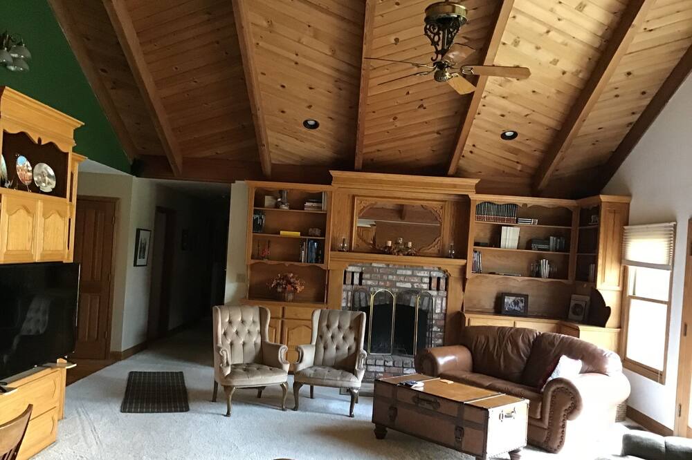 Photo of Livingroom in Knights Ferry