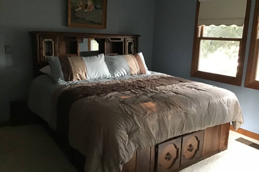 Photo of Bedroom in Knights Ferry
