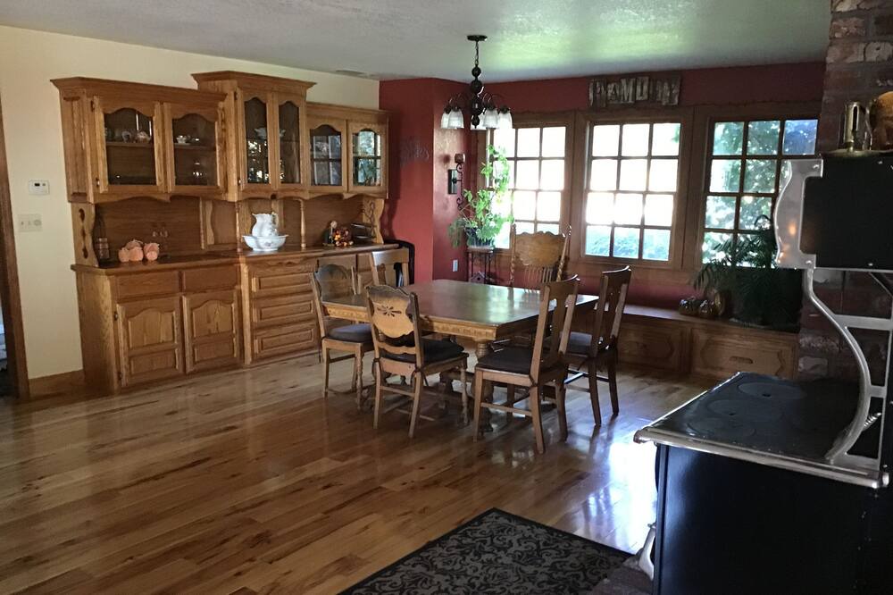 Photo of Livingroom in Knights Ferry