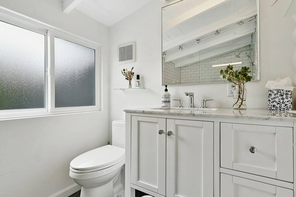 Photo of Bathroom in Park Hill