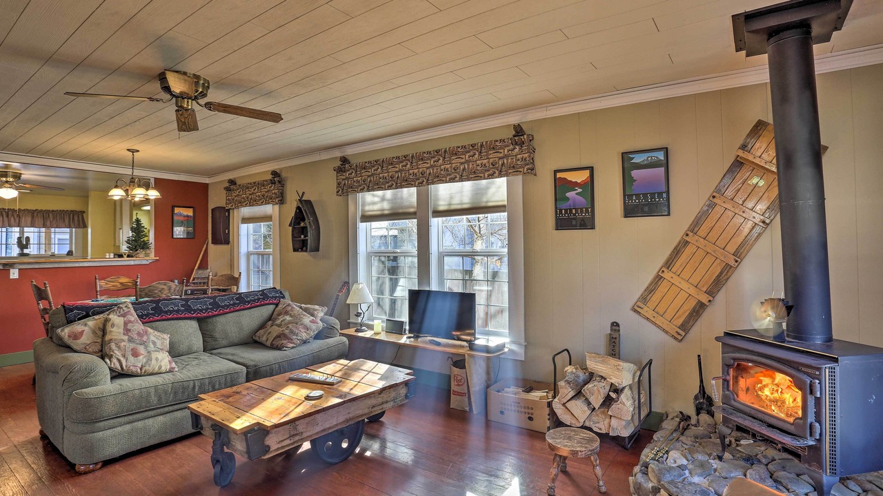 Photo of Livingroom in McCloud
