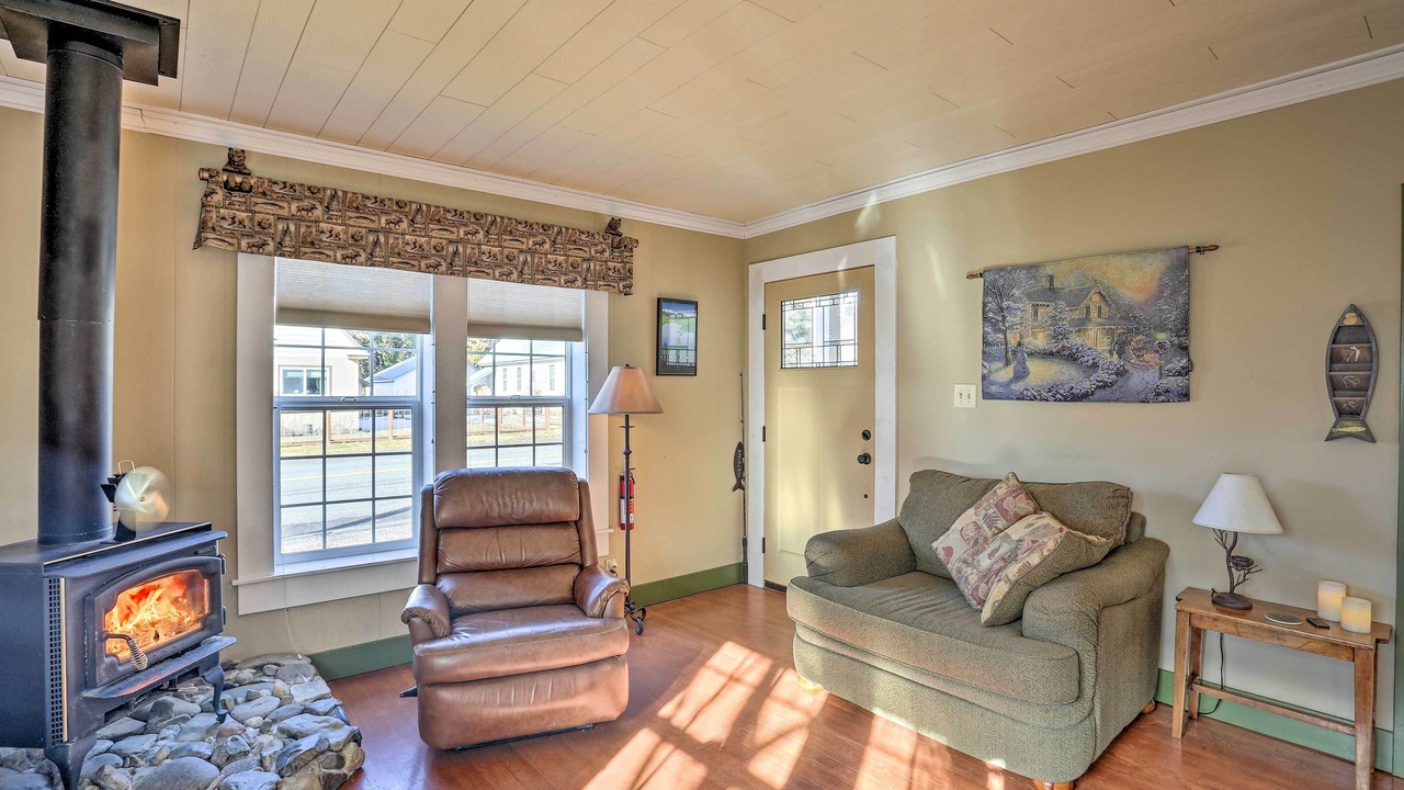 Photo of Livingroom in McCloud