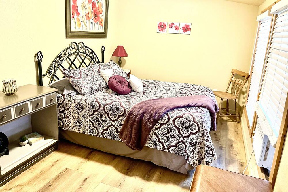 Photo of Bedroom in Dunlap