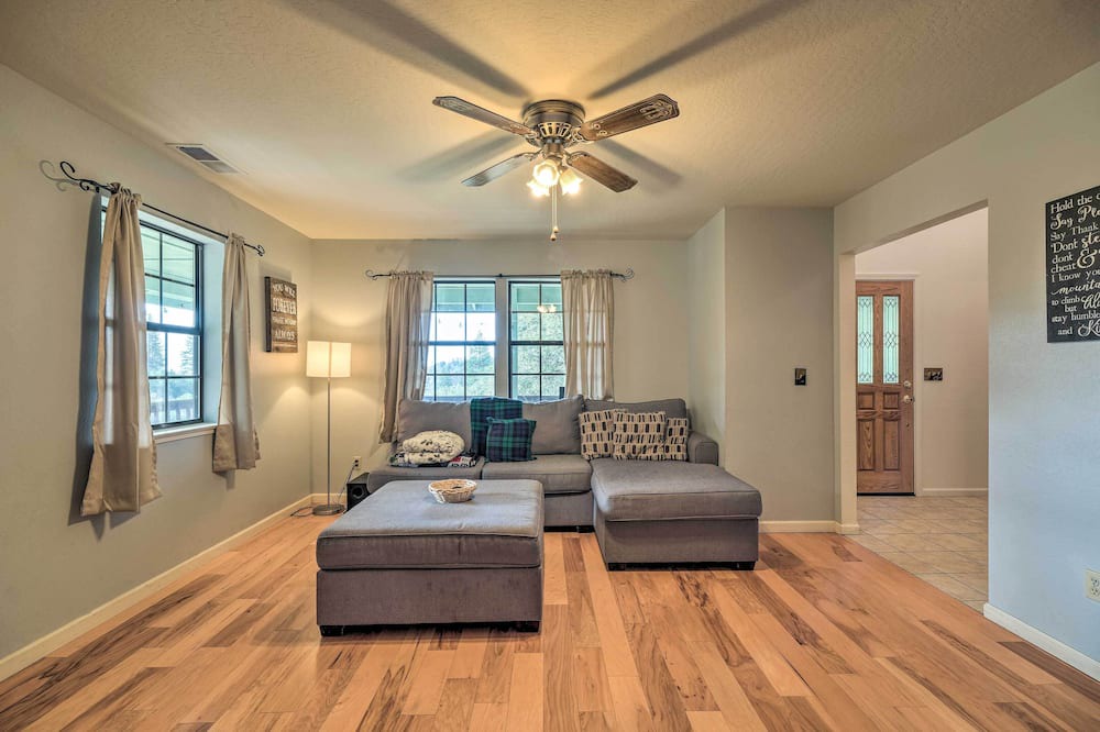 Photo of Livingroom in Tuolumne