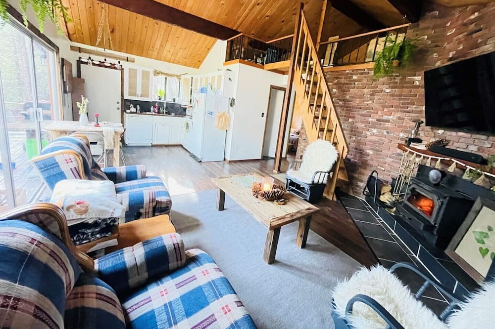 Photo of Livingroom in Springville