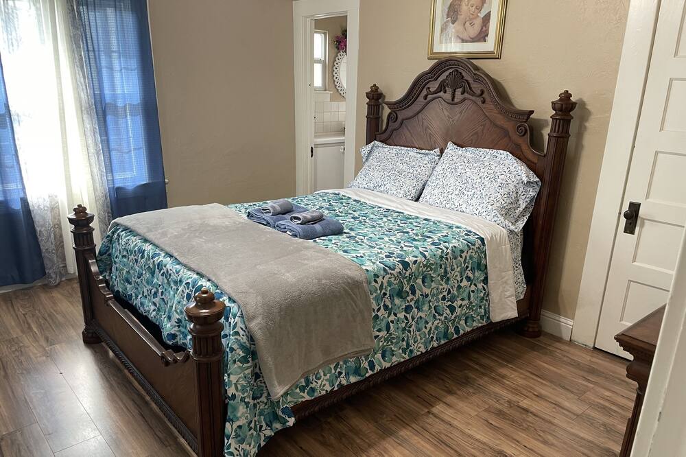 Photo of Bedroom in Hanford