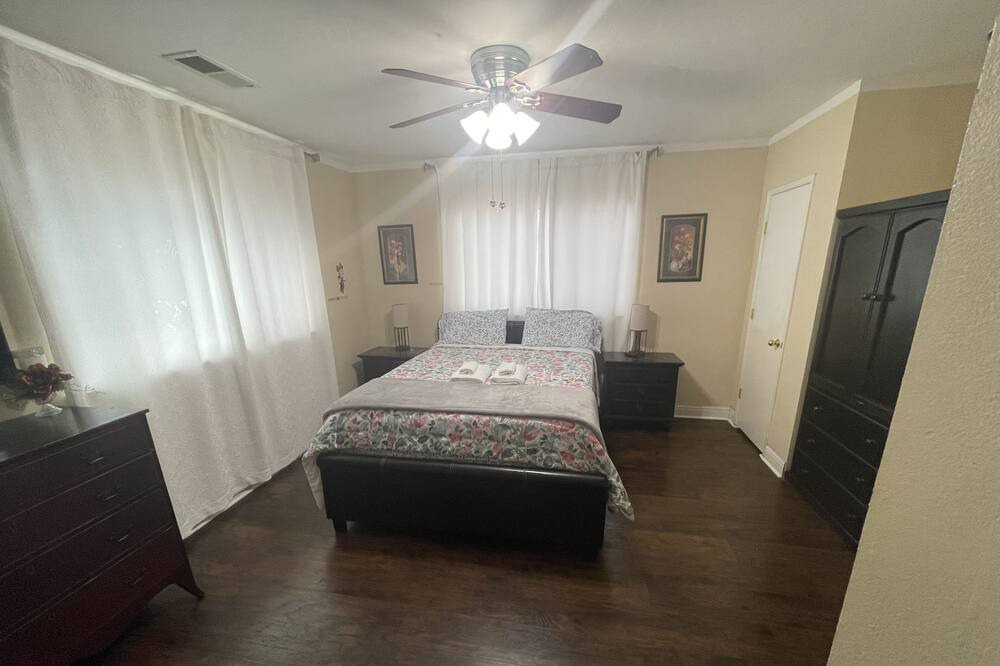 Photo of Bedroom in Hanford