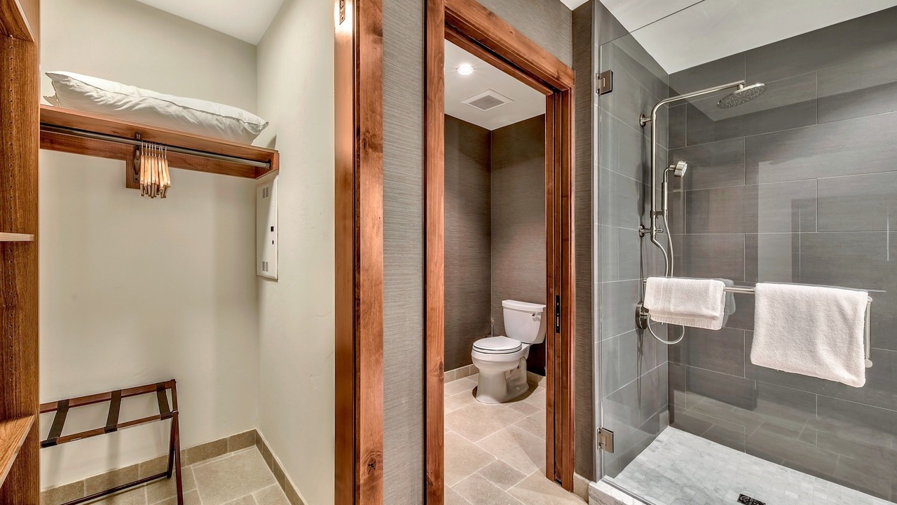Photo of Bathroom in Lakeside Park