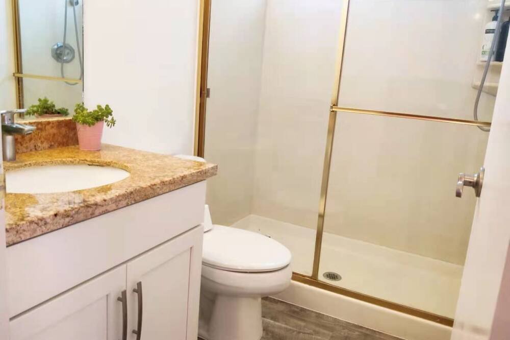 Photo of Bathroom in Union City