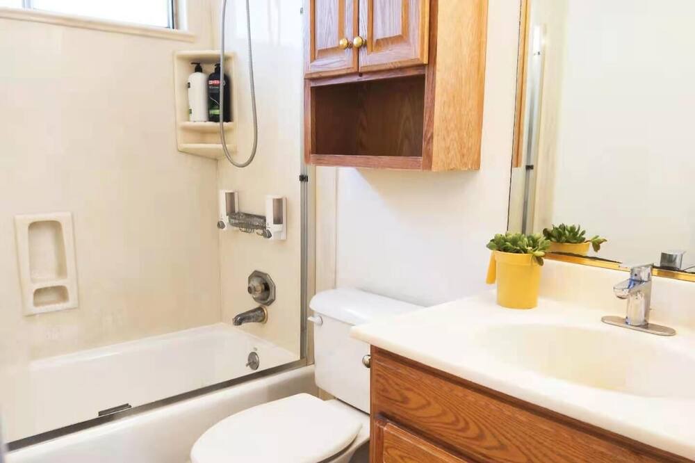Photo of Bathroom in Union City