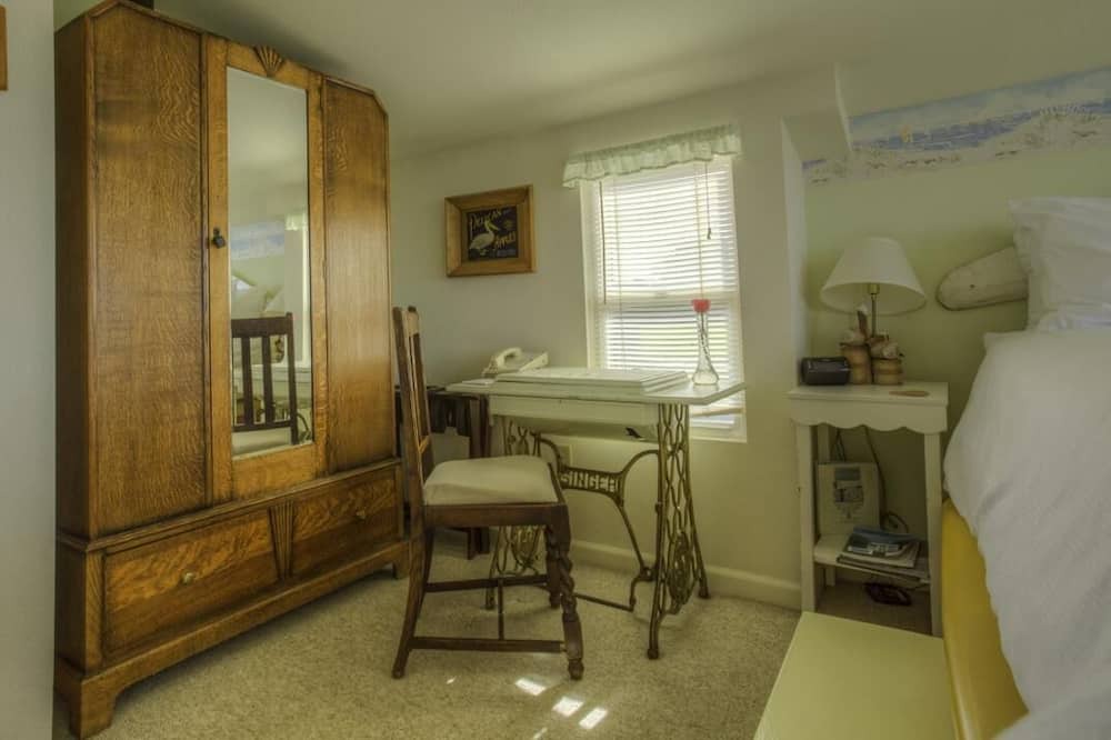 Photo of Bedroom in Moss Landing