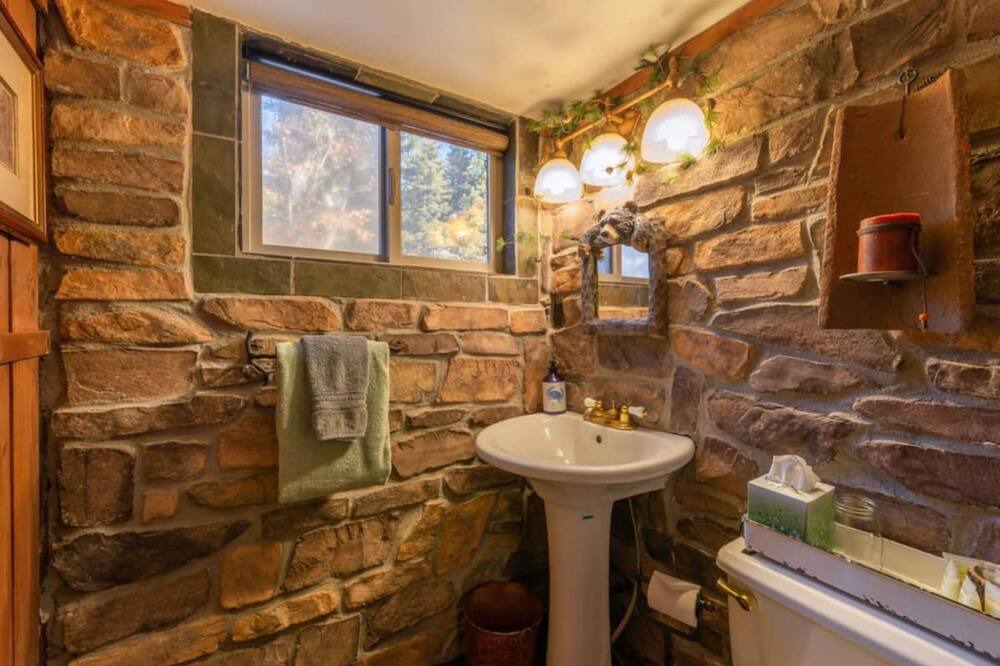 Photo of Bathroom in Chamberlands
