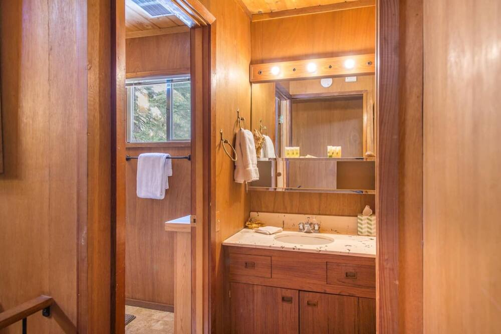 Photo of Bathroom in Tahoma