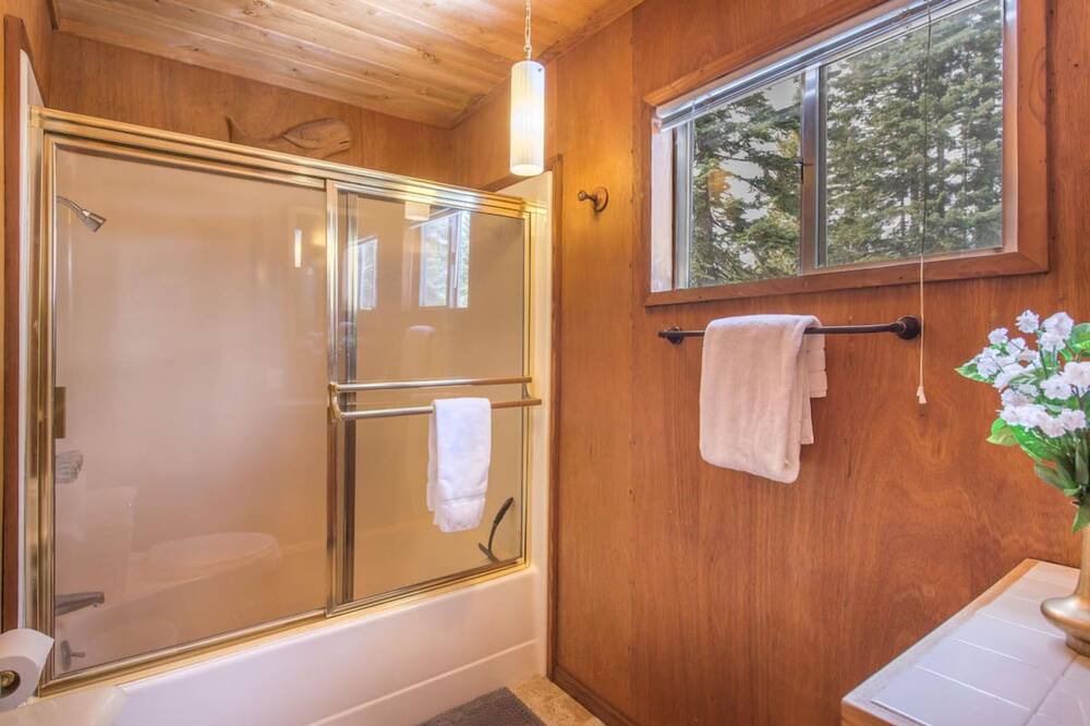Photo of Bathroom in Tahoma