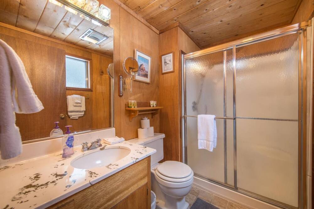 Photo of Bathroom in Tahoma