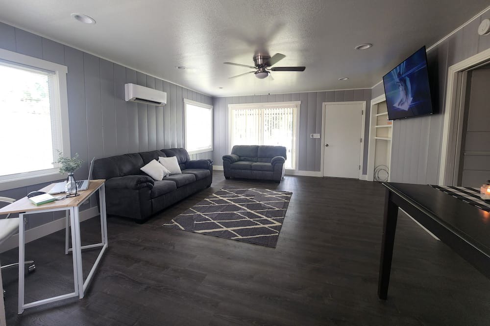 Photo of Livingroom in Turlock