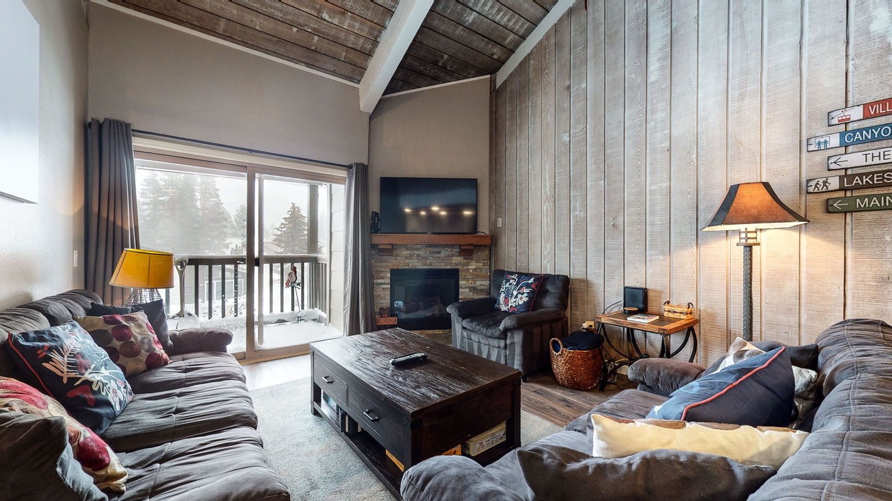 Photo of Livingroom in Mammoth Lakes