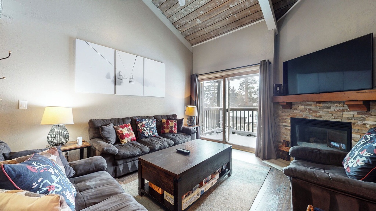Photo of Livingroom in Mammoth Lakes