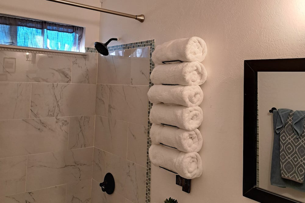 Photo of Bathroom in Groveland