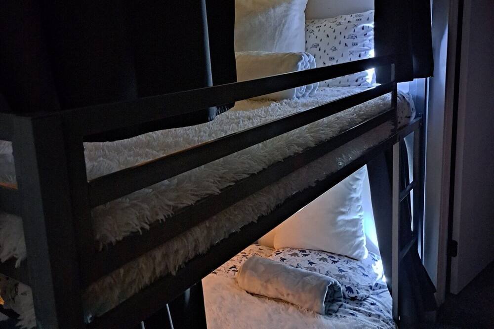 Photo of Bedroom in Groveland