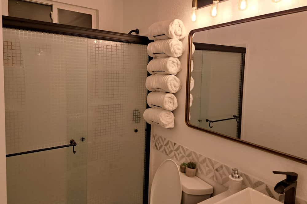 Photo of Bathroom in Groveland