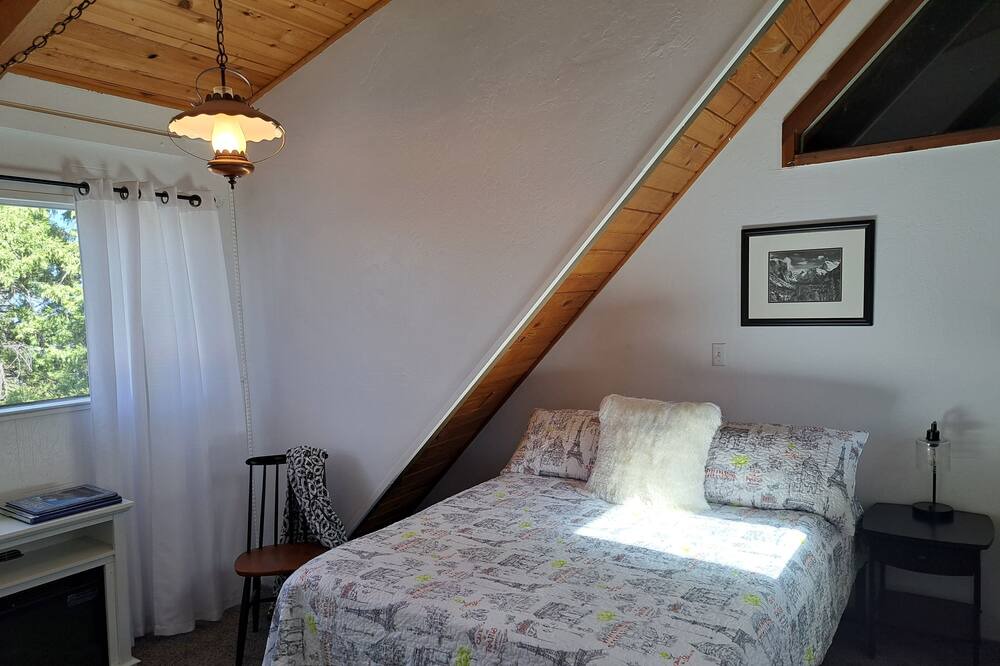 Photo of Bedroom in Groveland