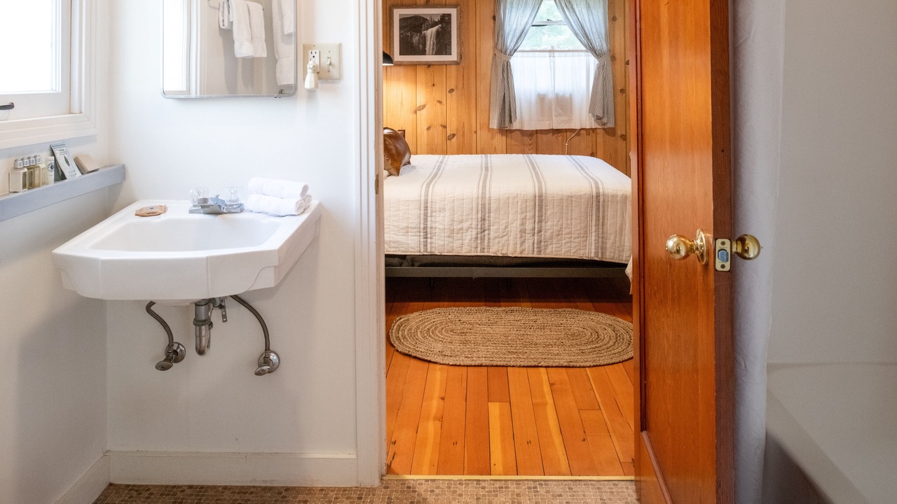 Photo of Bathroom in Groveland