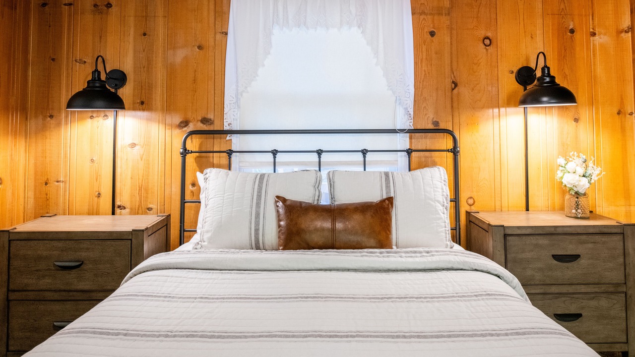 Photo of Bedroom in Groveland