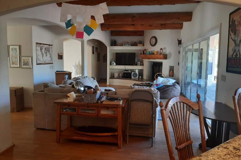 Photo of Livingroom in Yosemite Lakes