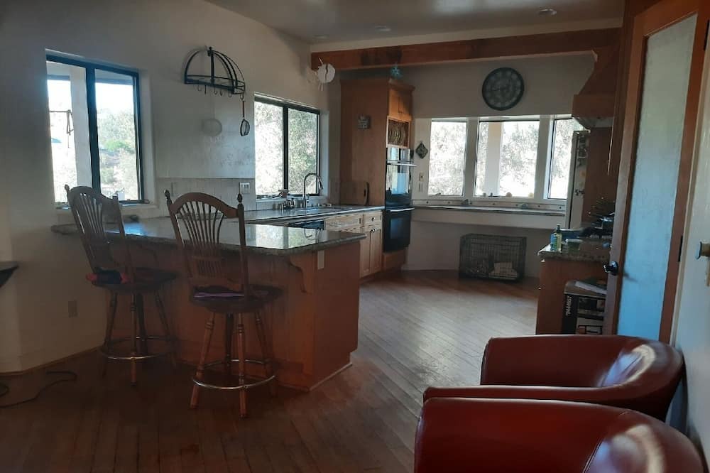 Photo of Livingroom in Yosemite Lakes
