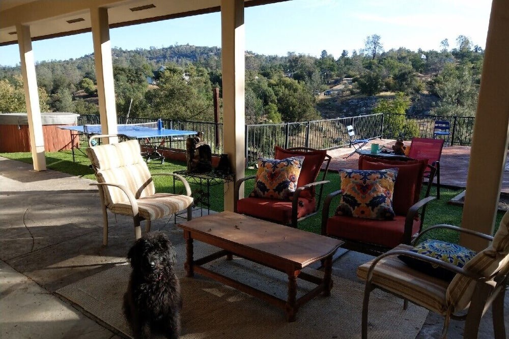 Photo of Patio Balcony in Yosemite Lakes