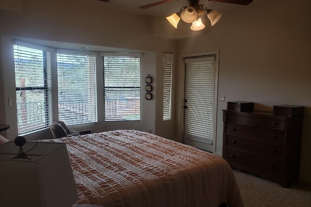 Photo of Bedroom in Yosemite Lakes