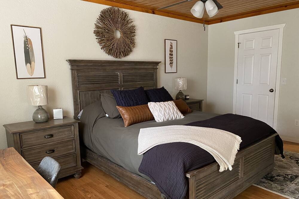 Photo of Bedroom in Springville