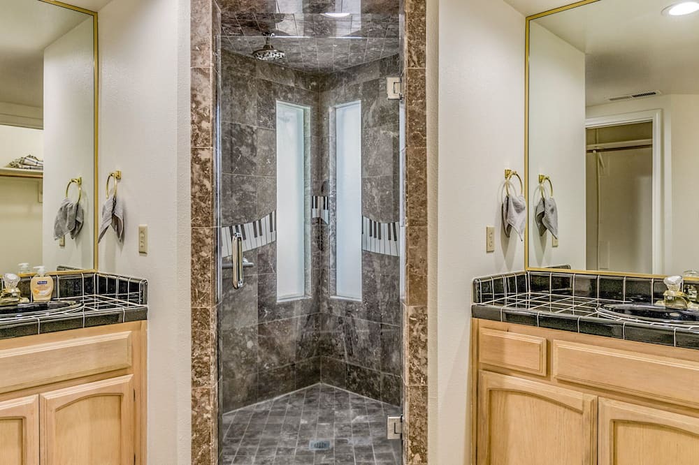 Photo of Bathroom in Merced
