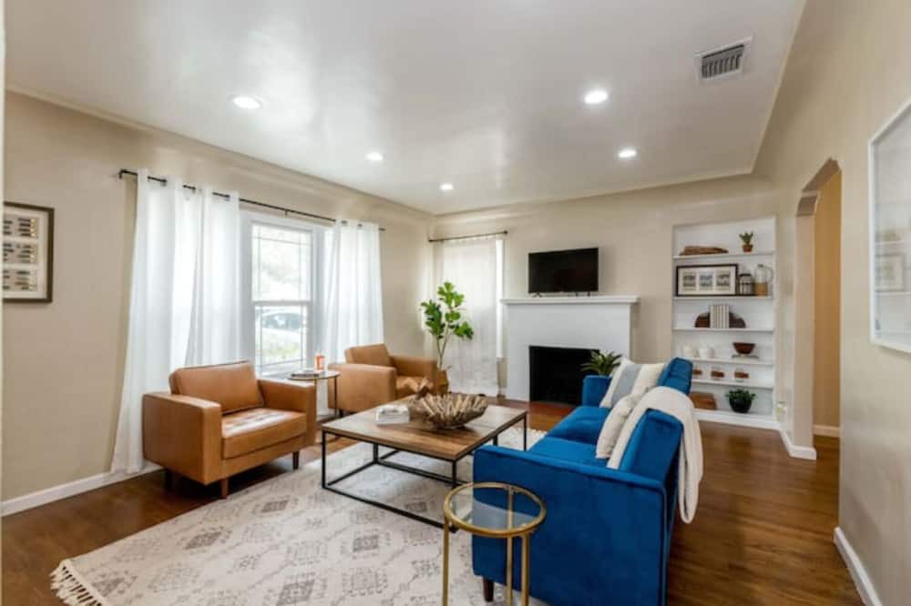 Photo of Livingroom in Roosevelt
