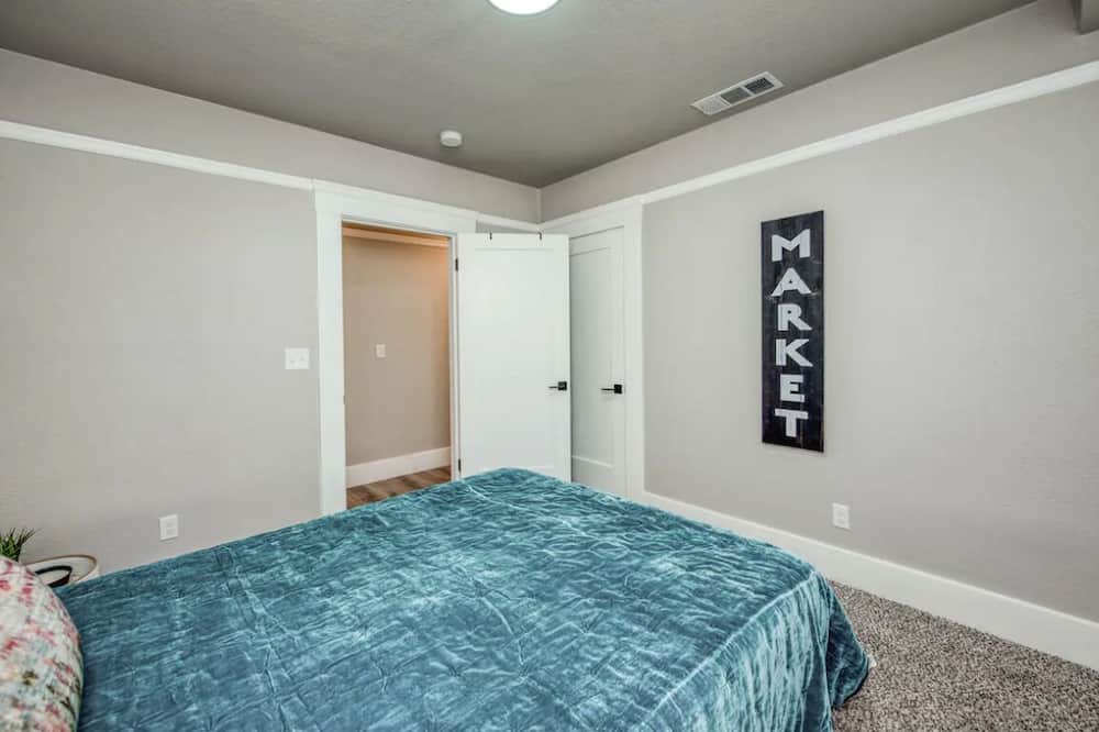 Photo of Bedroom in Raisin