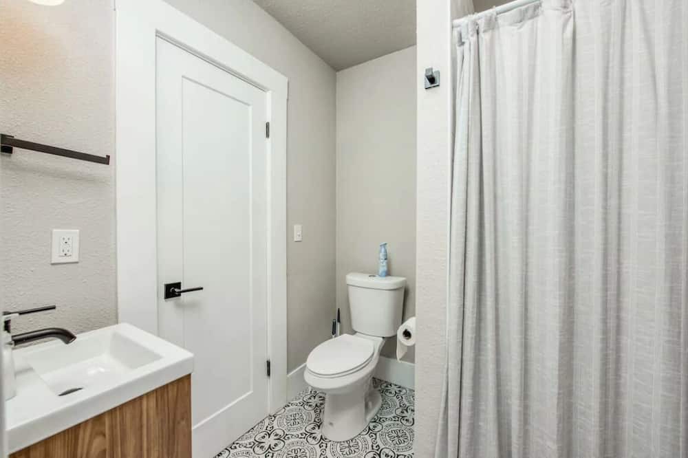 Photo of Bathroom in Raisin