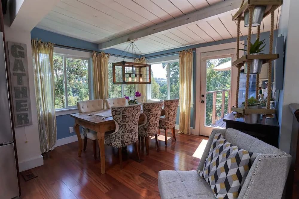 Photo of Livingroom in Fairfax