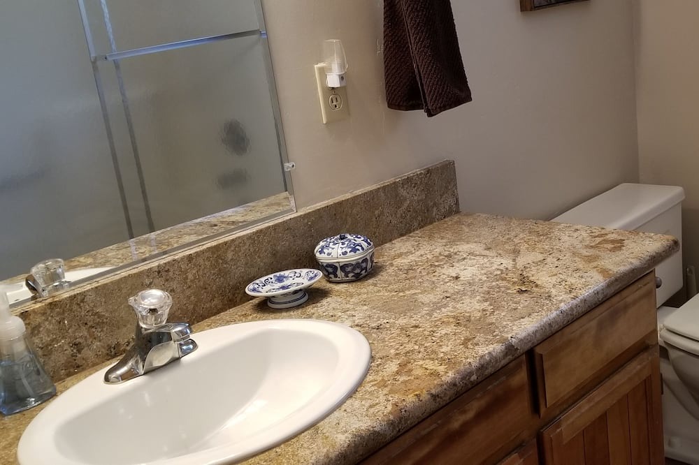 Photo of Bathroom in Strawberry